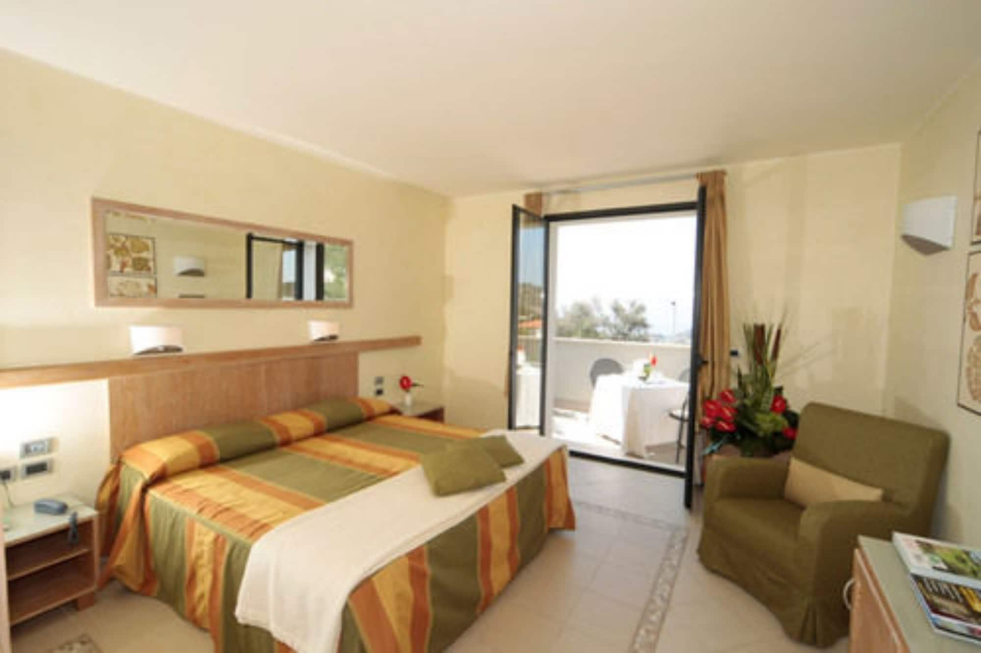 Castellaro Golf Resort Ngoại thất bức ảnh