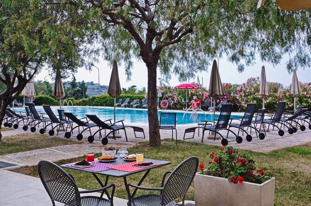 Castellaro Golf Resort Ngoại thất bức ảnh